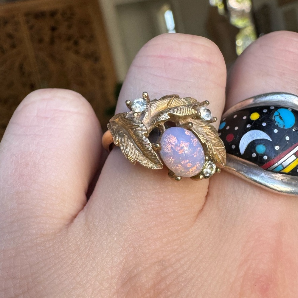 Stunning gold and pink fire opal vintage ring size 6
